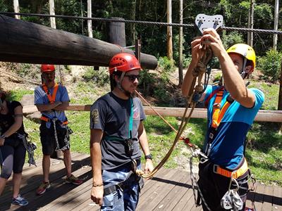 Curso de operação de tirolesa 10