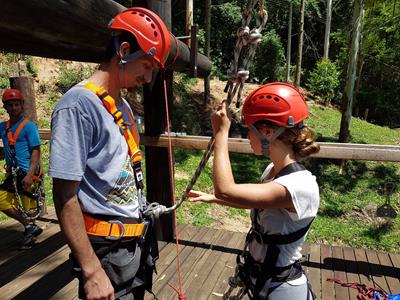 Curso de operação de tirolesa 8