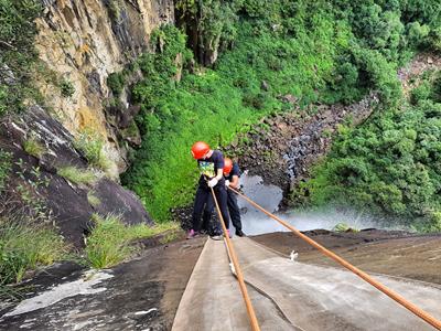 Realizado Rappel na Cascata do Avencal 13