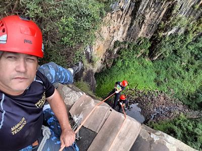 Realizado Rappel na Cascata do Avencal 35