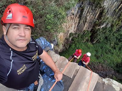 Realizado Rappel na Cascata do Avencal 7