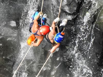 Realizado Rappel e Tirolesa na Cascata do Avencal 11